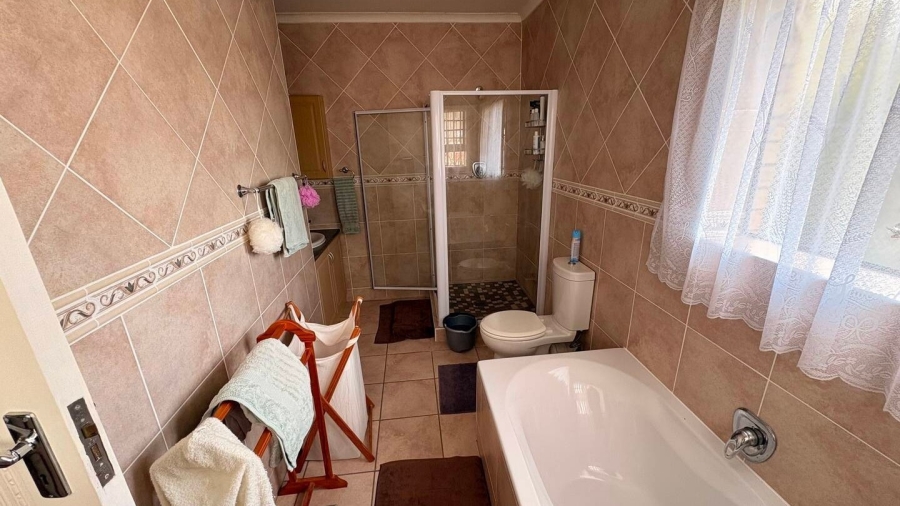 3 Bedroom Property for Sale in Fraaiuitsig Western Cape